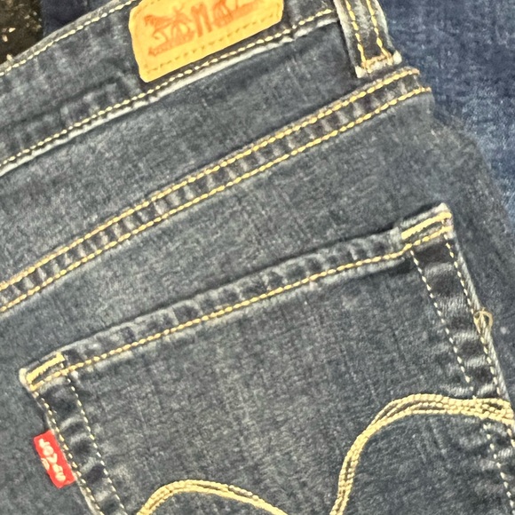 Levi’s Mid Rise Skinny - Picture 2 of 5